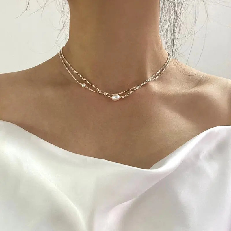Klassiskt halsband med sötvattenspärlor