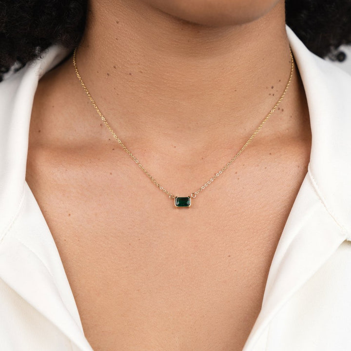 Delikat smaragdhalsband